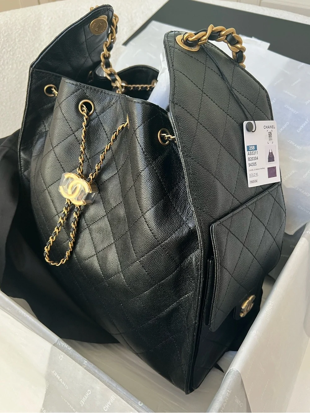 NEW✨ Chanel 25 Hobo Bag Medium Black Caviar GHW